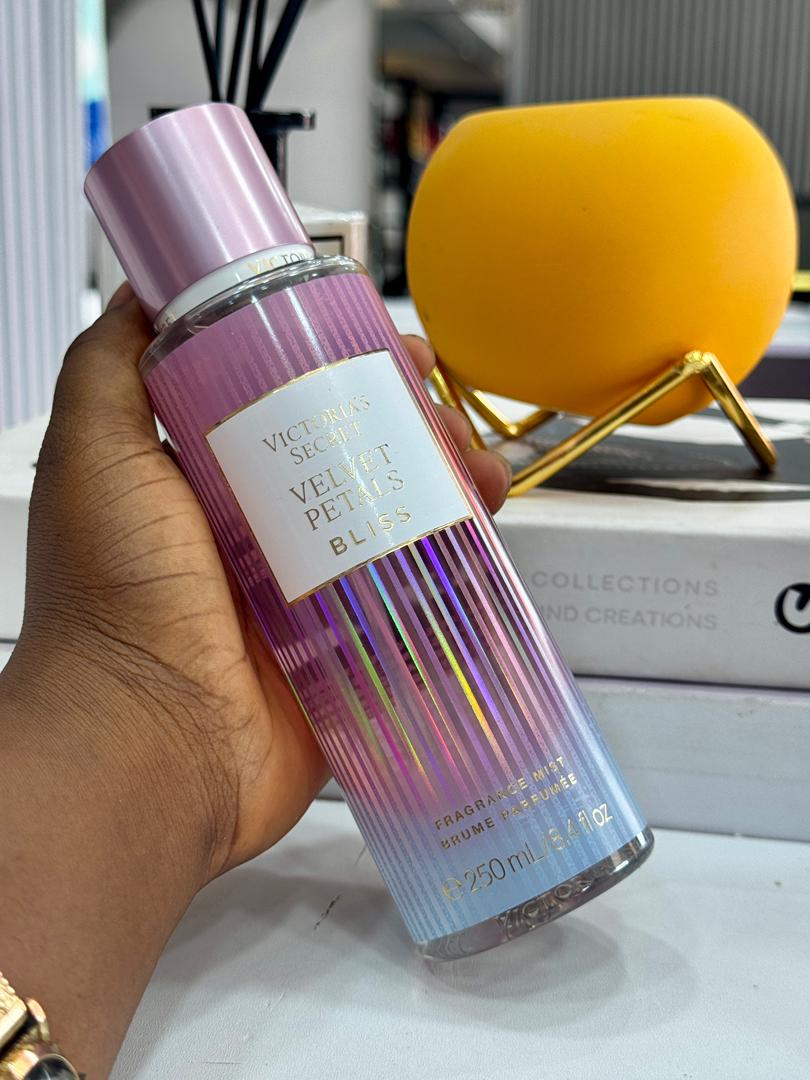 VICTORIA SECRET VELVET PETALS SPLASH