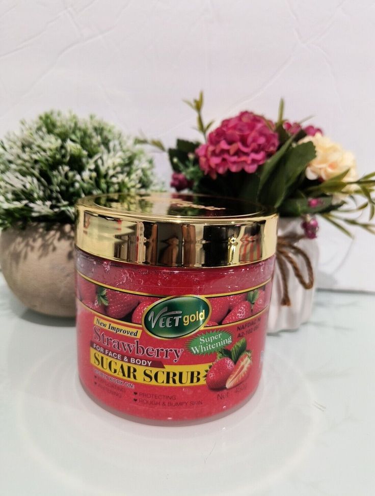 VEET GOLD STRAWBERRY SCRUB